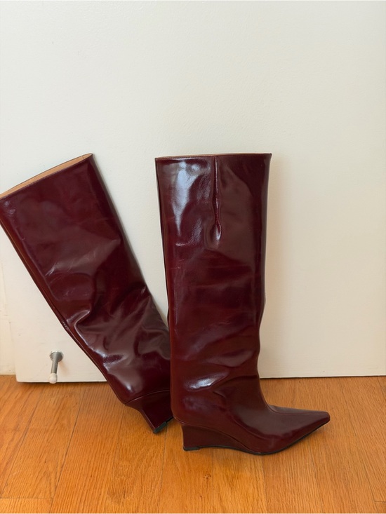Shoes - Women’s Tall Pointed-Toe Knee Boots in Burgundy